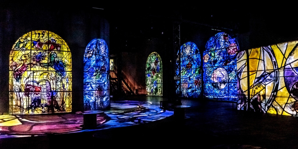 Atelier Des Lumières art exhibit coming to the gallery at 49 Chambers in New York. Projected arched stain glass images.
